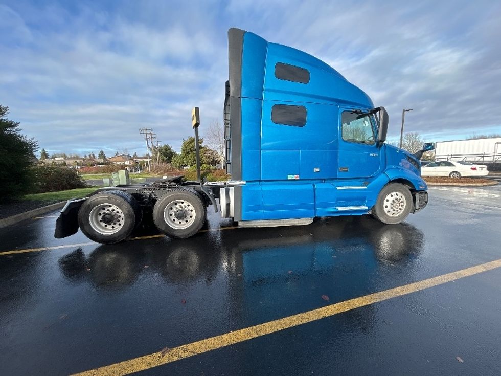 Sleeper Tractor-Heavy Duty Tractors-Volvo-2020-VNL64760-Coburg-OR-493,991\n\t\tmiles-$ 61,750 - Image 8