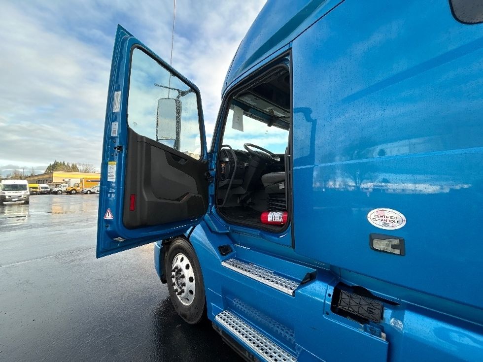 Sleeper Tractor-Heavy Duty Tractors-Volvo-2020-VNL64760-Coburg-OR-493,991\n\t\tmiles-$ 61,750 - Image 9