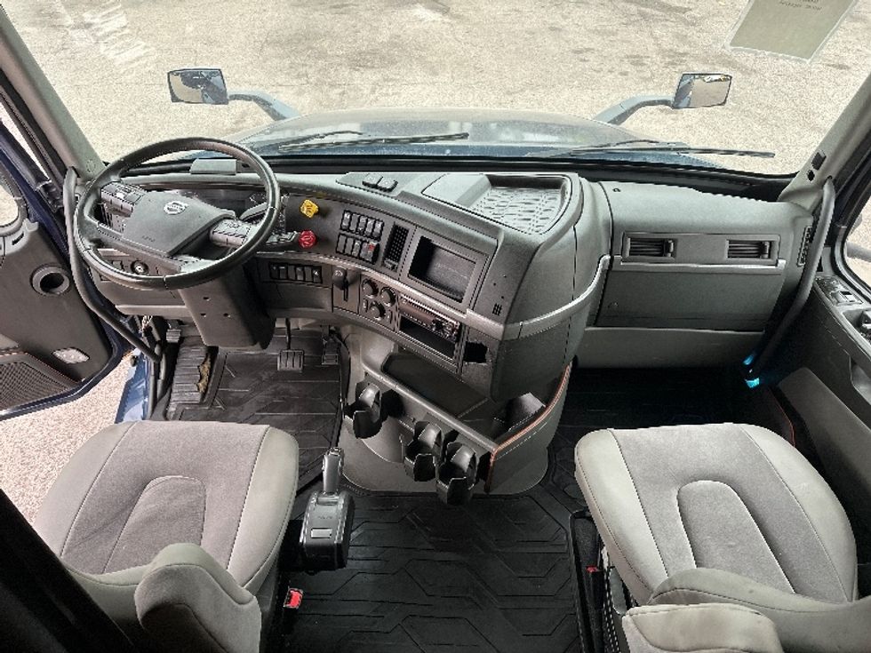 Sleeper Tractor-Heavy Duty Tractors-Volvo-2020-VNL64760-Dallas-TX-613,628\n\t\tmiles-$ 59,500 - Image 12
