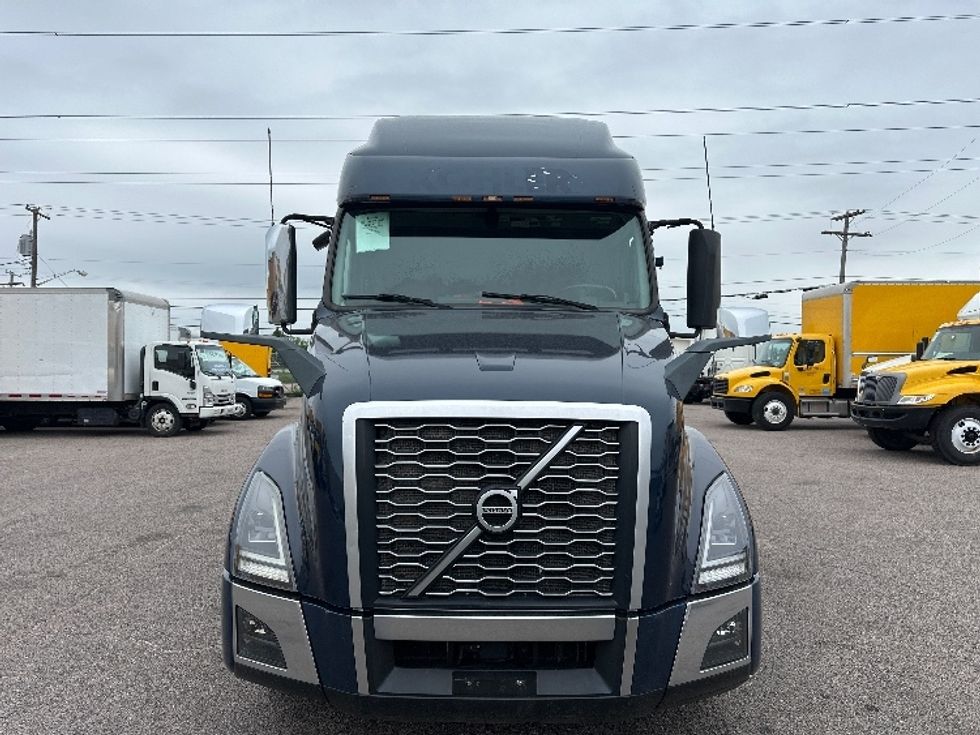 Sleeper Tractor-Heavy Duty Tractors-Volvo-2020-VNL64760-Dallas-TX-613,628\n\t\tmiles-$ 59,500 - Image 2
