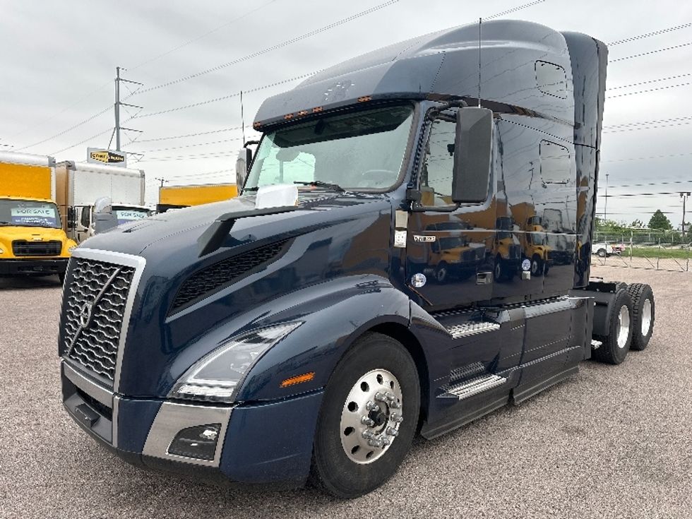 Sleeper Tractor-Heavy Duty Tractors-Volvo-2020-VNL64760-Dallas-TX-613,628\n\t\tmiles-$ 59,500 - Image 3