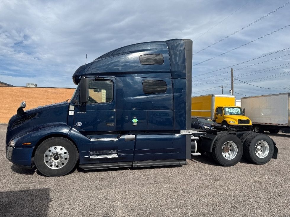 Sleeper Tractor-Heavy Duty Tractors-Volvo-2020-VNL64760-Dallas-TX-613,628\n\t\tmiles-$ 59,500 - Image 4