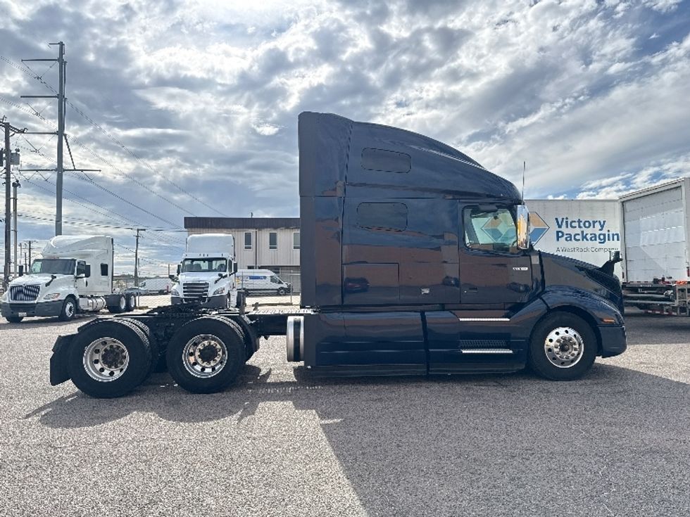 Sleeper Tractor-Heavy Duty Tractors-Volvo-2020-VNL64760-Dallas-TX-613,628\n\t\tmiles-$ 59,500 - Image 8