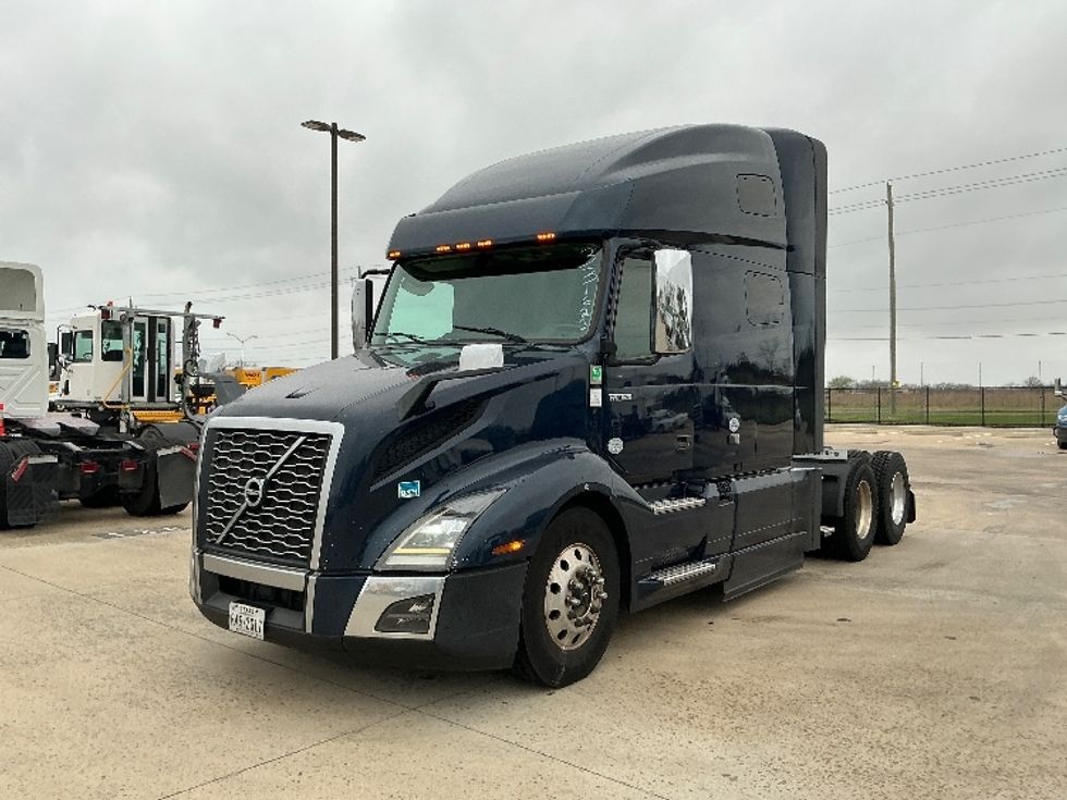 Sleeper Tractor-Heavy Duty Tractors-Volvo-2020-VNL64760-Dallas-TX-752,922\n\t\tmiles-$ 46,250 - Image 1