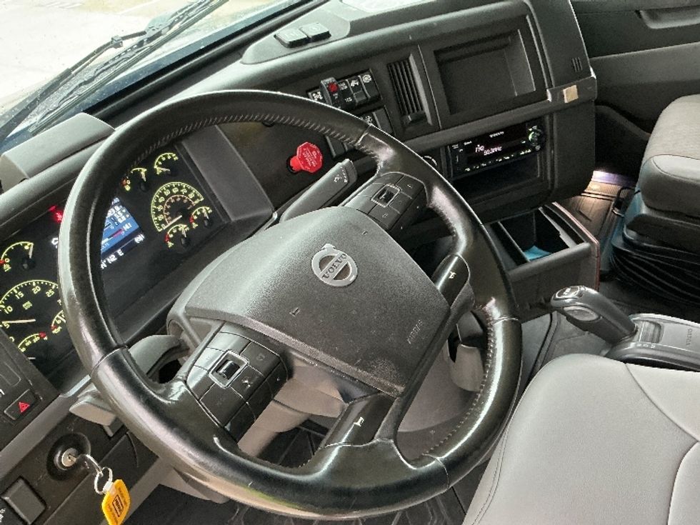 Sleeper Tractor-Heavy Duty Tractors-Volvo-2020-VNL64760-Dallas-TX-752,922\n\t\tmiles-$ 46,250 - Image 10