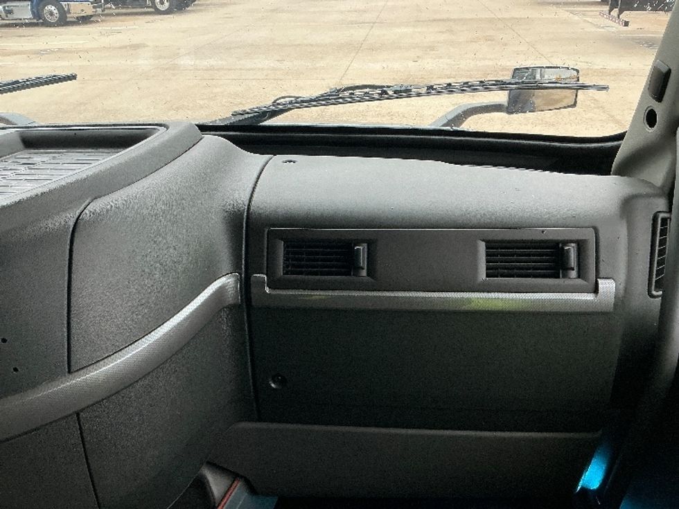 Sleeper Tractor-Heavy Duty Tractors-Volvo-2020-VNL64760-Dallas-TX-752,922\n\t\tmiles-$ 46,250 - Image 14