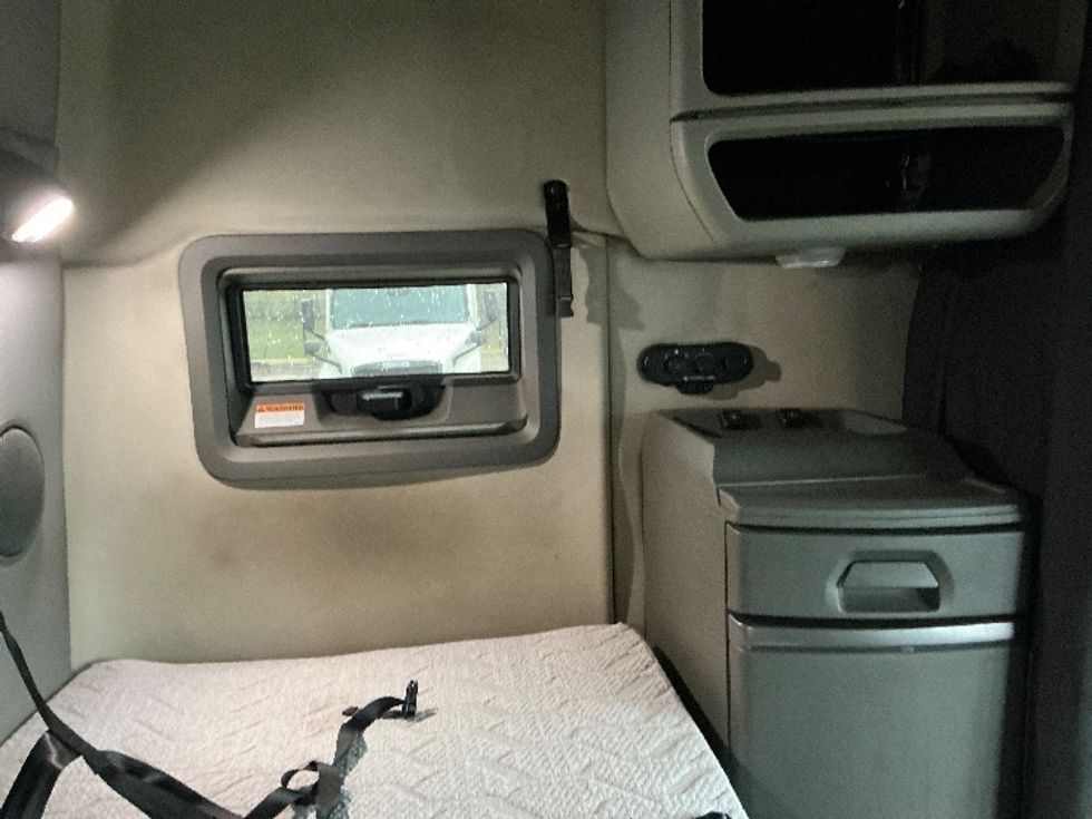 Sleeper Tractor-Heavy Duty Tractors-Volvo-2020-VNL64760-Dallas-TX-752,922\n\t\tmiles-$ 46,250 - Image 18