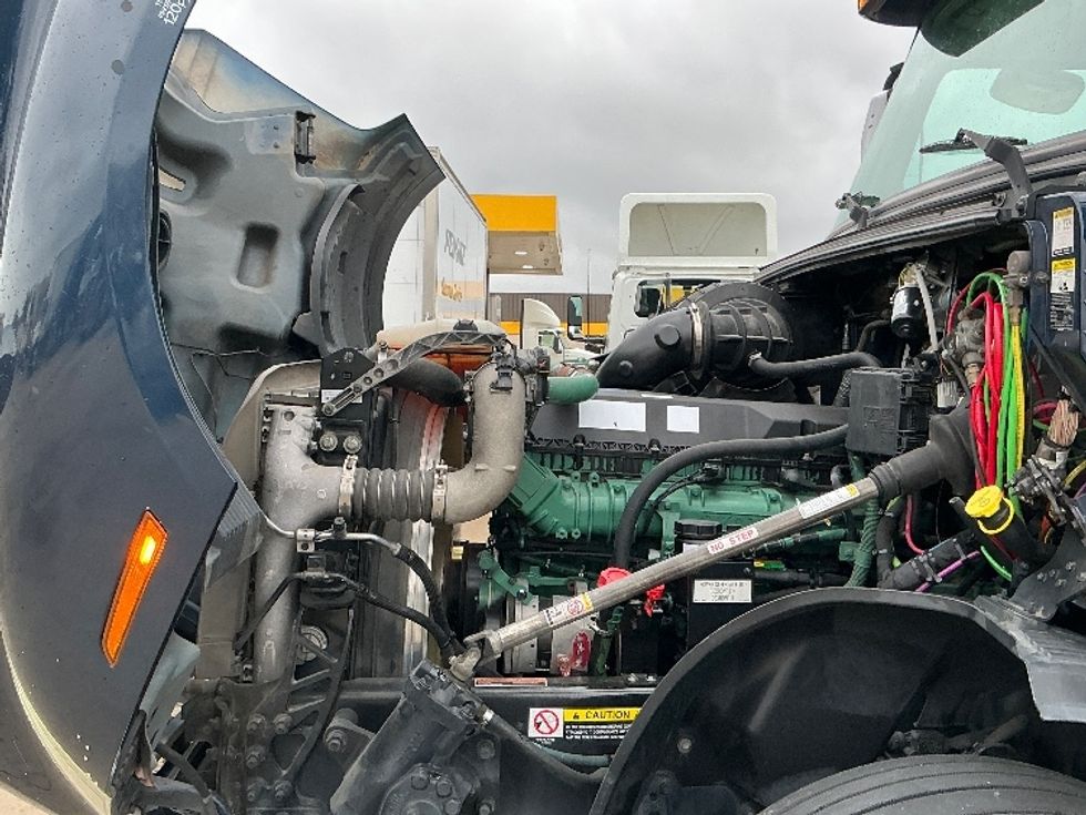 Sleeper Tractor-Heavy Duty Tractors-Volvo-2020-VNL64760-Dallas-TX-752,922\n\t\tmiles-$ 46,250 - Image 21