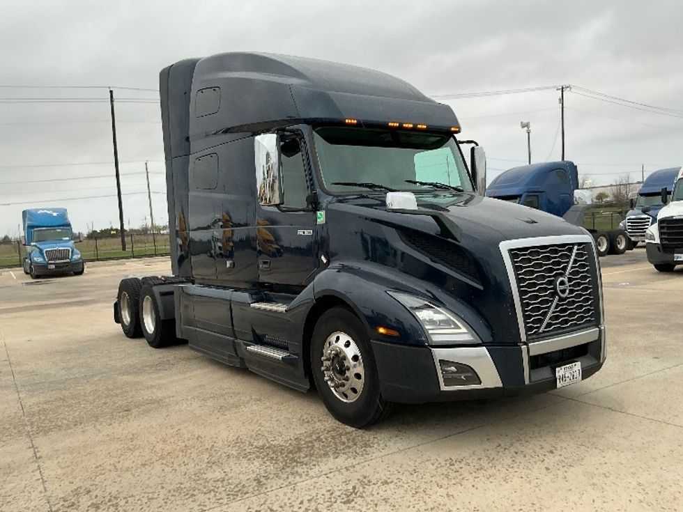 Sleeper Tractor-Heavy Duty Tractors-Volvo-2020-VNL64760-Dallas-TX-752,922\n\t\tmiles-$ 46,250 - Image 3