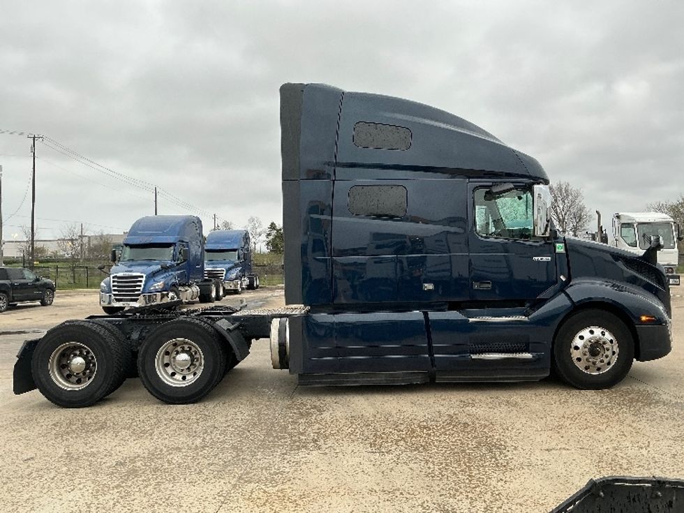 Sleeper Tractor-Heavy Duty Tractors-Volvo-2020-VNL64760-Dallas-TX-752,922\n\t\tmiles-$ 46,250 - Image 8