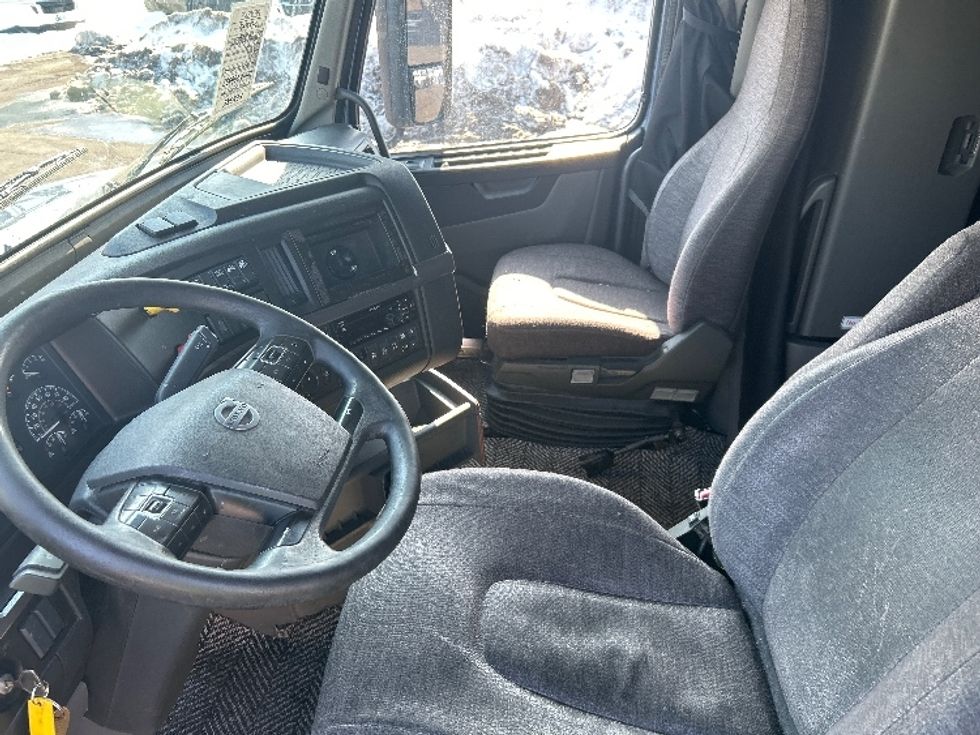 Sleeper Tractor-Heavy Duty Tractors-Volvo-2020-VNL64760-Dayton-OH-535,450\n\t\tmiles-$ 57,500 - Image 10