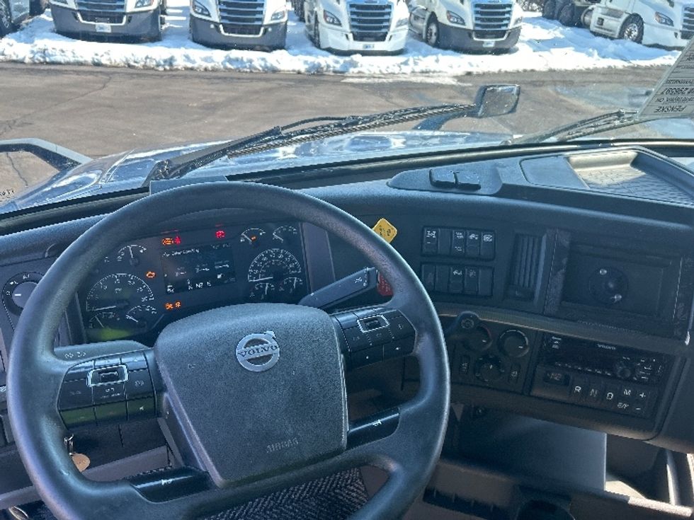 Sleeper Tractor-Heavy Duty Tractors-Volvo-2020-VNL64760-Dayton-OH-535,450\n\t\tmiles-$ 57,500 - Image 11
