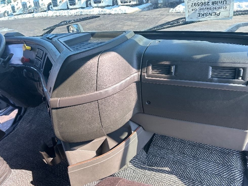 Sleeper Tractor-Heavy Duty Tractors-Volvo-2020-VNL64760-Dayton-OH-535,450\n\t\tmiles-$ 57,500 - Image 15