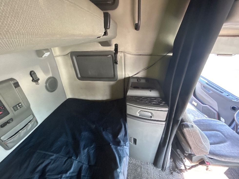 Sleeper Tractor-Heavy Duty Tractors-Volvo-2020-VNL64760-Dayton-OH-535,450\n\t\tmiles-$ 57,500 - Image 18