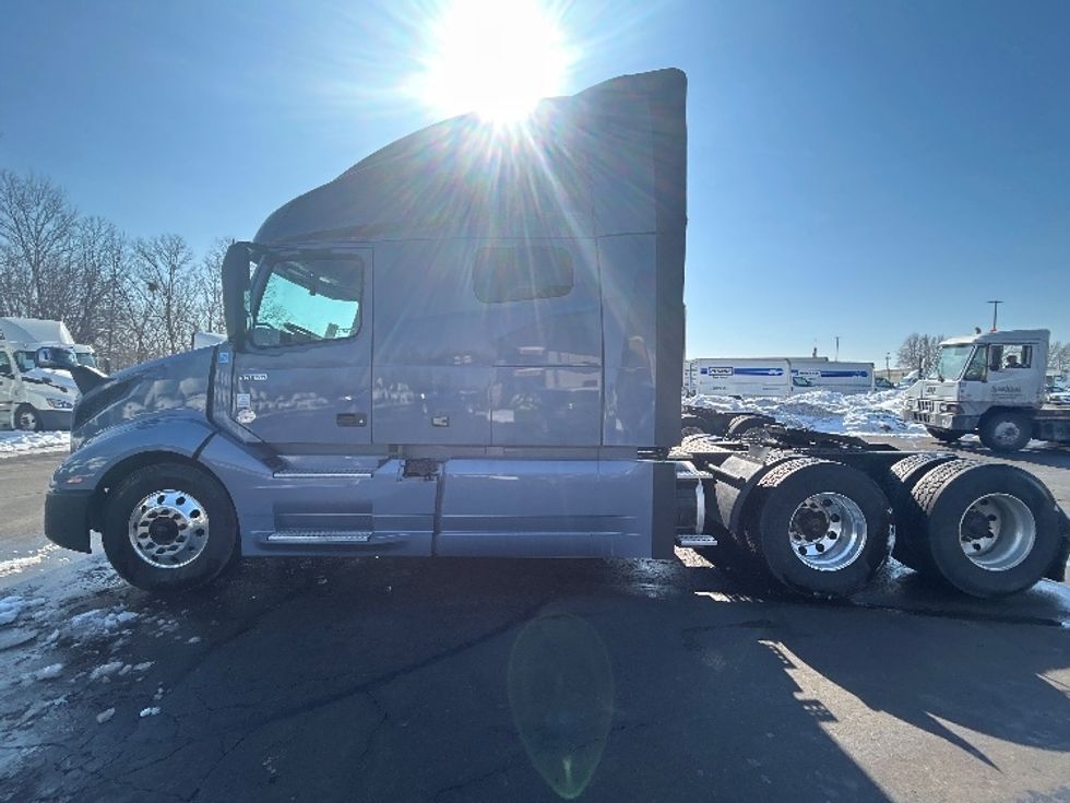 Sleeper Tractor-Heavy Duty Tractors-Volvo-2020-VNL64760-Dayton-OH-535,450\n\t\tmiles-$ 57,500 - Image 4