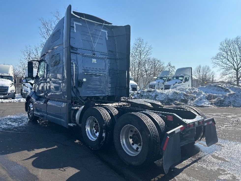 Sleeper Tractor-Heavy Duty Tractors-Volvo-2020-VNL64760-Dayton-OH-535,450\n\t\tmiles-$ 57,500 - Image 5