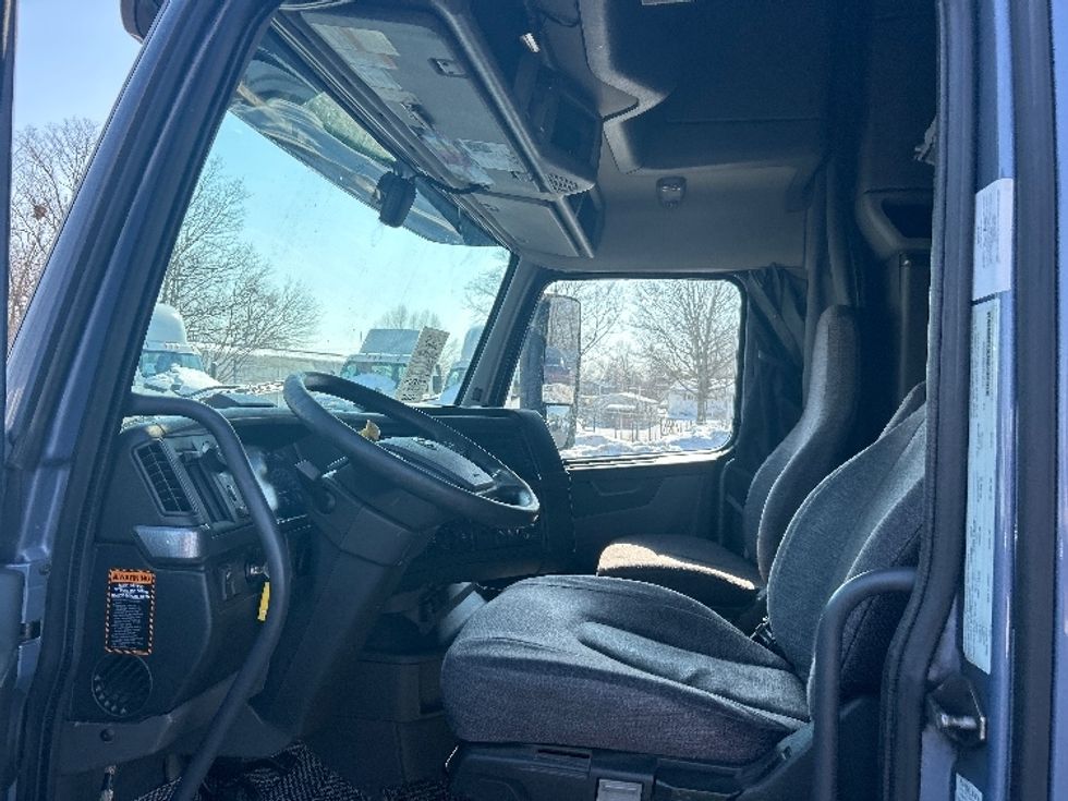 Sleeper Tractor-Heavy Duty Tractors-Volvo-2020-VNL64760-Dayton-OH-535,450\n\t\tmiles-$ 57,500 - Image 9