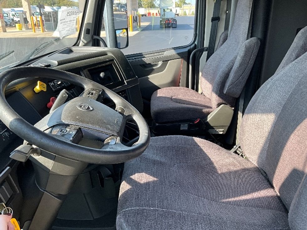 Sleeper Tractor-Heavy Duty Tractors-Volvo-2020-VNL64760-East Chicago-IN-536,000\n\t\tmiles-$ 62,000 - Image 10