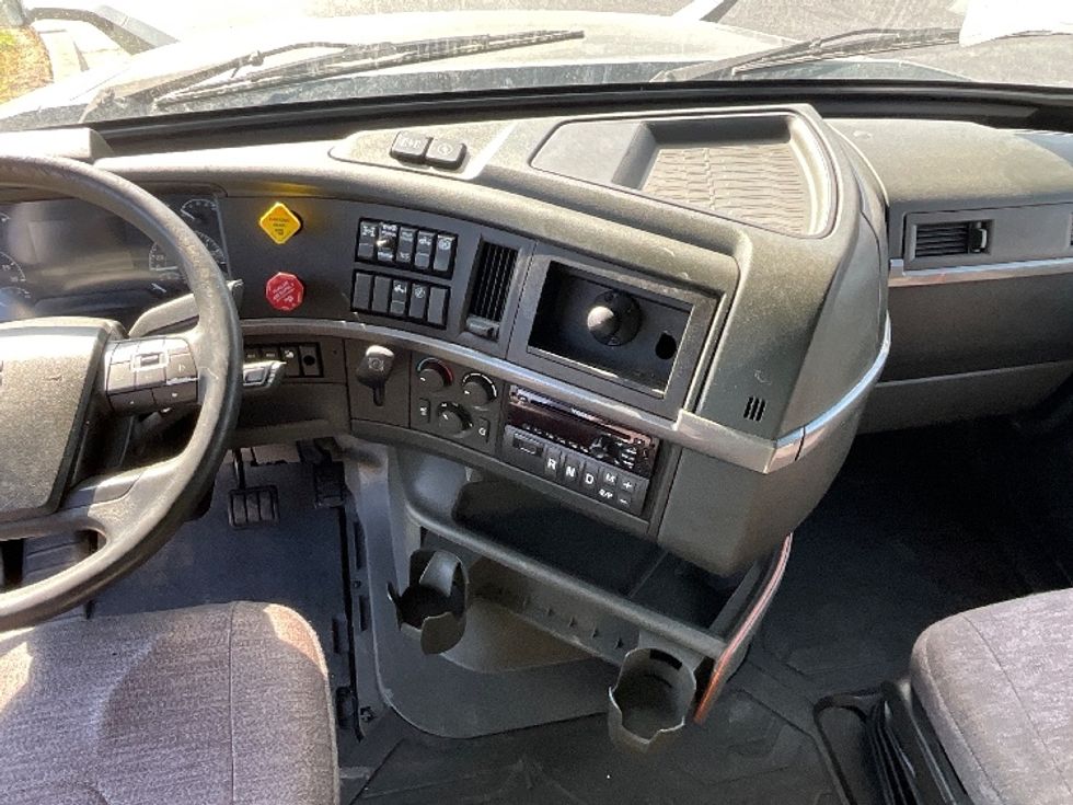 Sleeper Tractor-Heavy Duty Tractors-Volvo-2020-VNL64760-East Chicago-IN-536,000\n\t\tmiles-$ 62,000 - Image 12