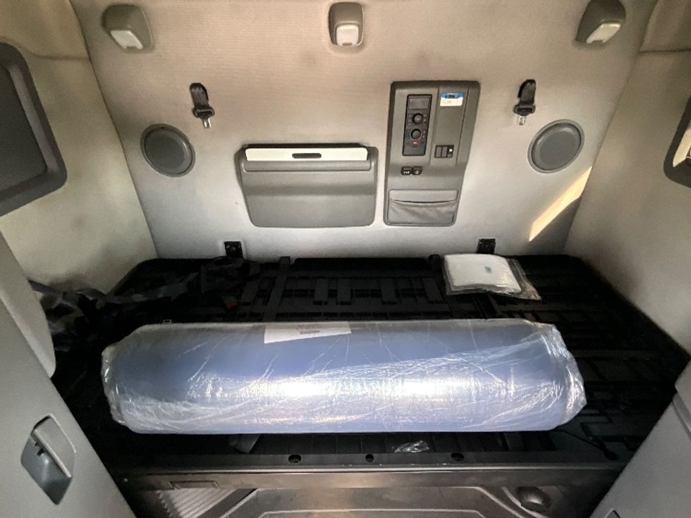 Sleeper Tractor-Heavy Duty Tractors-Volvo-2020-VNL64760-East Chicago-IN-536,000\n\t\tmiles-$ 62,000 - Image 17