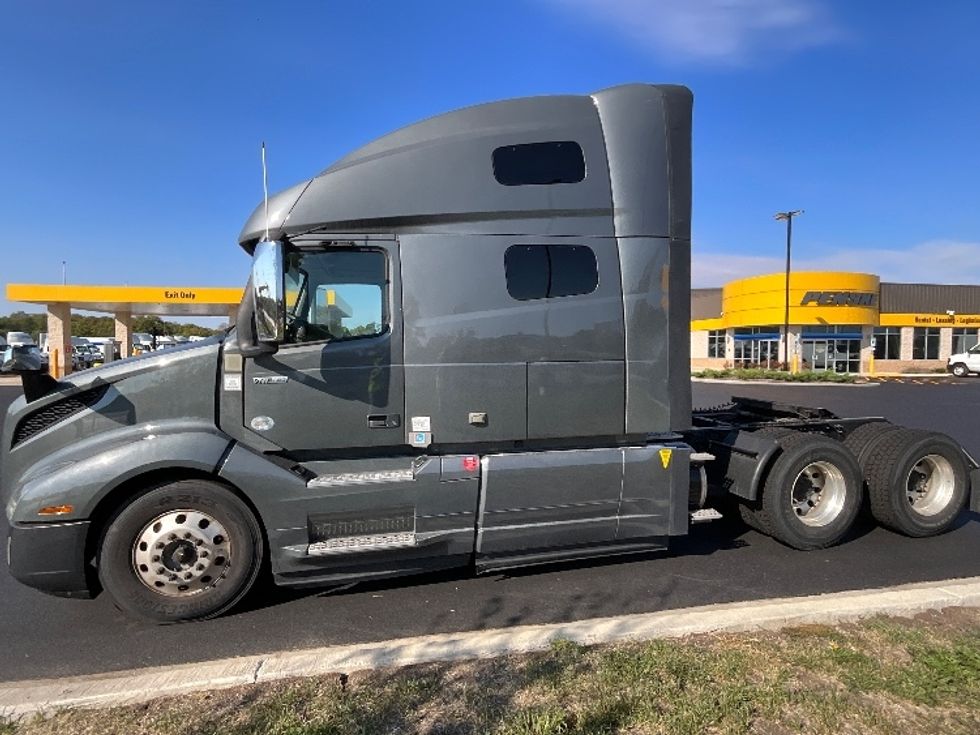 Sleeper Tractor-Heavy Duty Tractors-Volvo-2020-VNL64760-East Chicago-IN-536,000\n\t\tmiles-$ 62,000 - Image 4