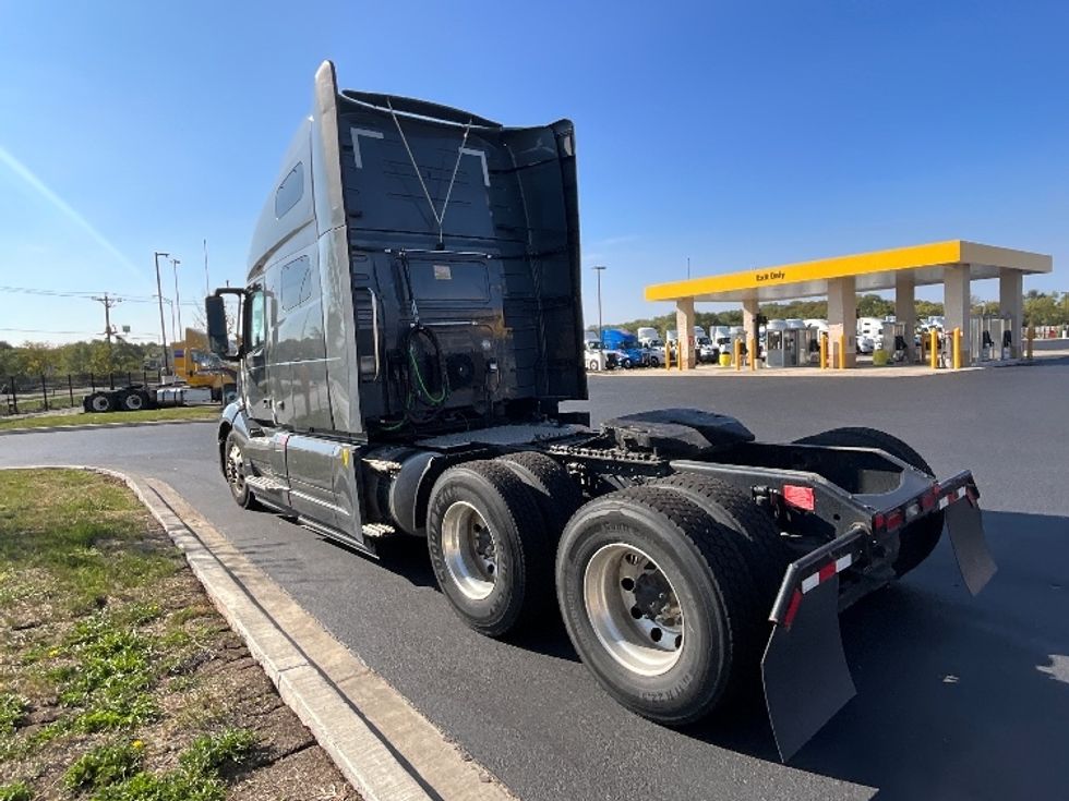 Sleeper Tractor-Heavy Duty Tractors-Volvo-2020-VNL64760-East Chicago-IN-536,000\n\t\tmiles-$ 62,000 - Image 5
