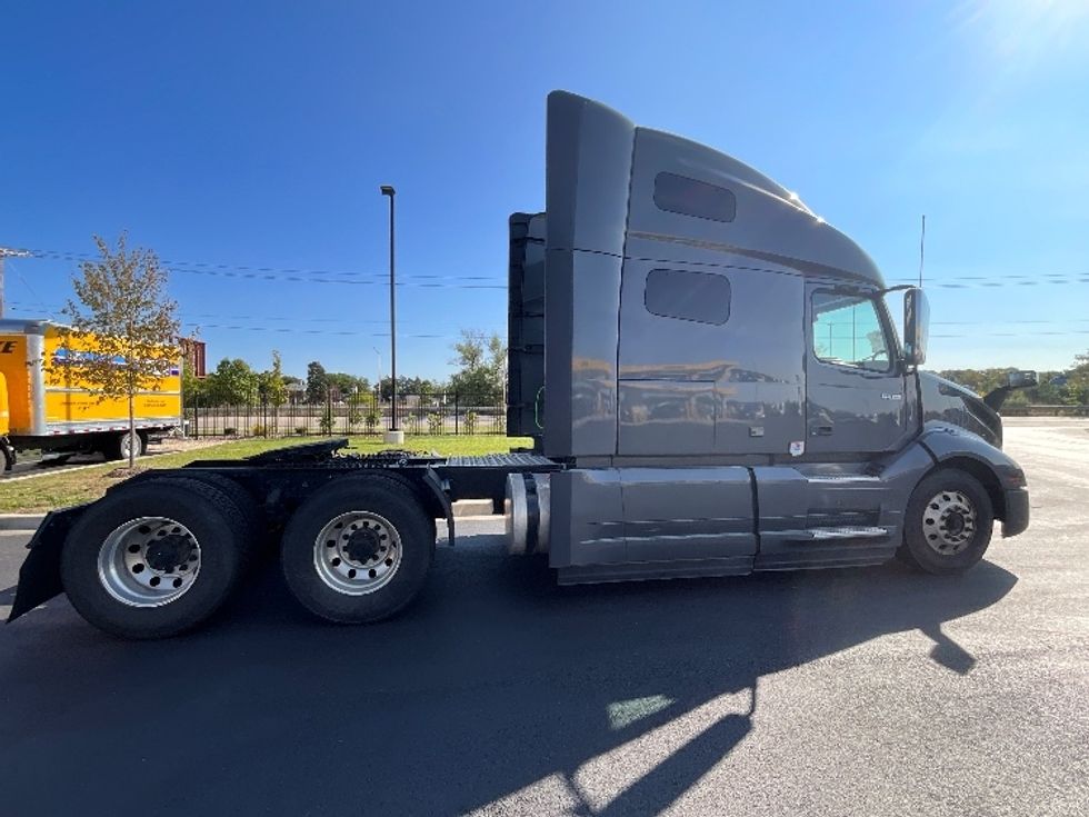 Sleeper Tractor-Heavy Duty Tractors-Volvo-2020-VNL64760-East Chicago-IN-536,000\n\t\tmiles-$ 62,000 - Image 8