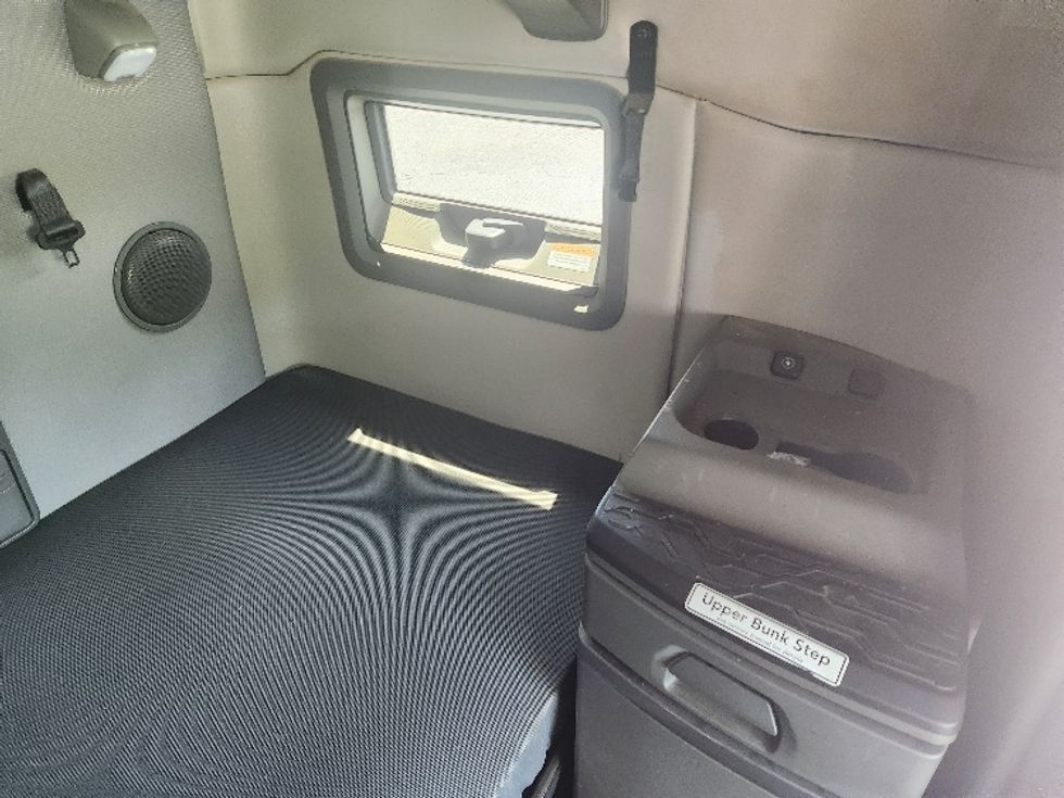 Sleeper Tractor-Heavy Duty Tractors-Volvo-2020-VNL64760-Elizabethtown-KY-589,591\n\t\tmiles-$ 56,250 - Image 18