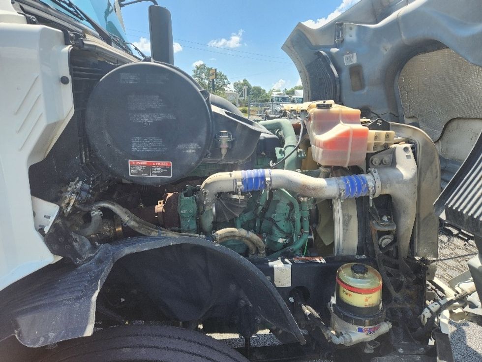 Sleeper Tractor-Heavy Duty Tractors-Volvo-2020-VNL64760-Elizabethtown-KY-589,591\n\t\tmiles-$ 56,250 - Image 20