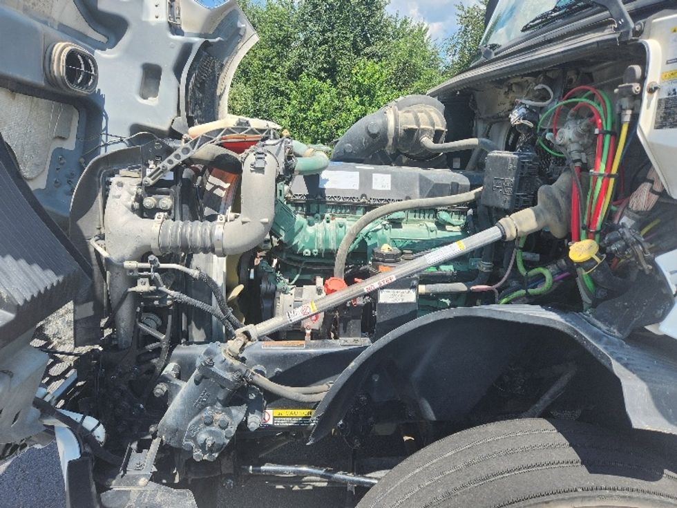 Sleeper Tractor-Heavy Duty Tractors-Volvo-2020-VNL64760-Elizabethtown-KY-589,591\n\t\tmiles-$ 56,250 - Image 21
