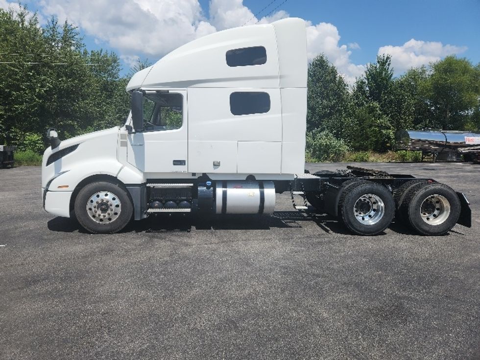 Sleeper Tractor-Heavy Duty Tractors-Volvo-2020-VNL64760-Elizabethtown-KY-589,591\n\t\tmiles-$ 56,250 - Image 4