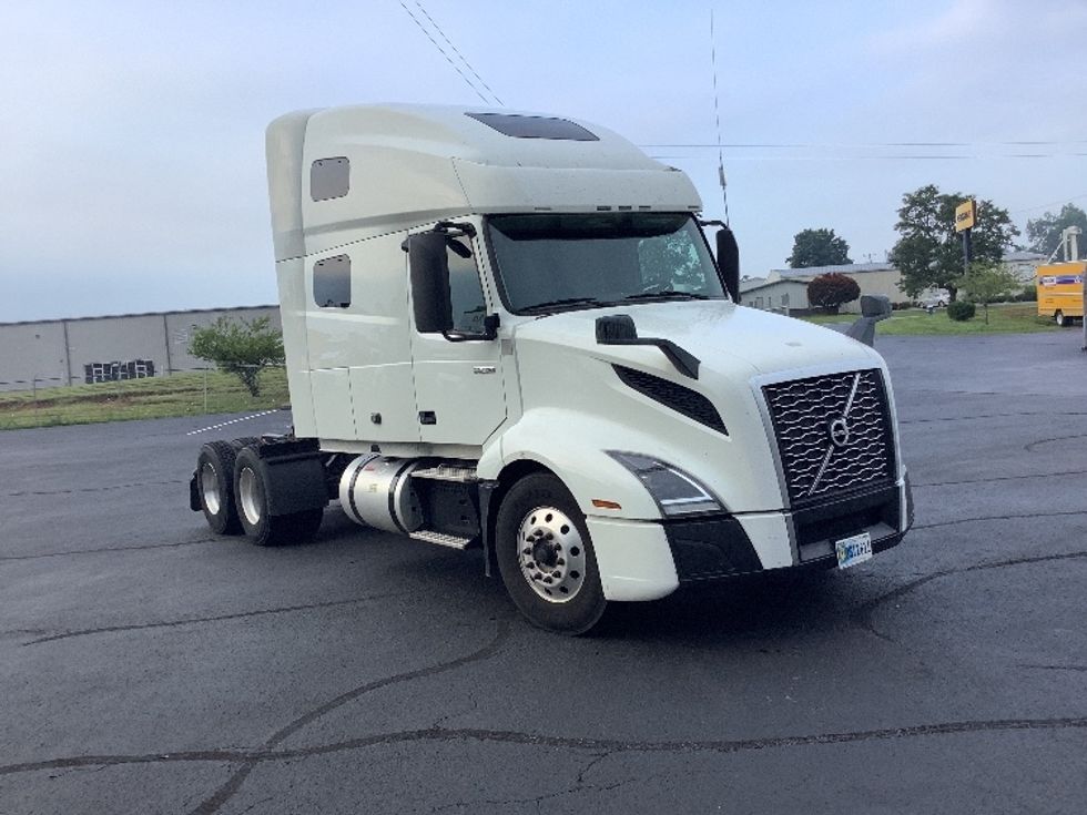 Sleeper Tractor-Heavy Duty Tractors-Volvo-2020-VNL64760-Elizabethtown-KY-621,285\n\t\tmiles-$ 59,500 - Image 1