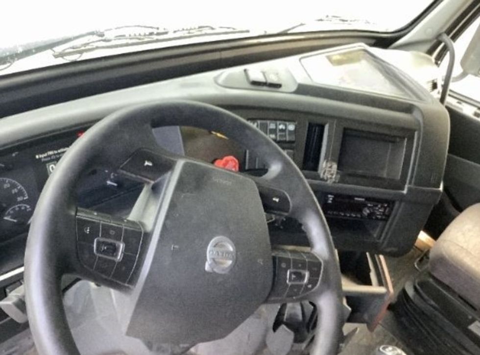 Sleeper Tractor-Heavy Duty Tractors-Volvo-2020-VNL64760-Elizabethtown-KY-621,285\n\t\tmiles-$ 59,500 - Image 10