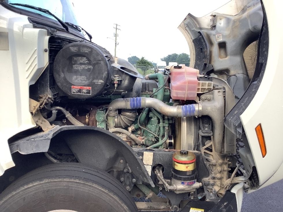 Sleeper Tractor-Heavy Duty Tractors-Volvo-2020-VNL64760-Elizabethtown-KY-621,285\n\t\tmiles-$ 59,500 - Image 20