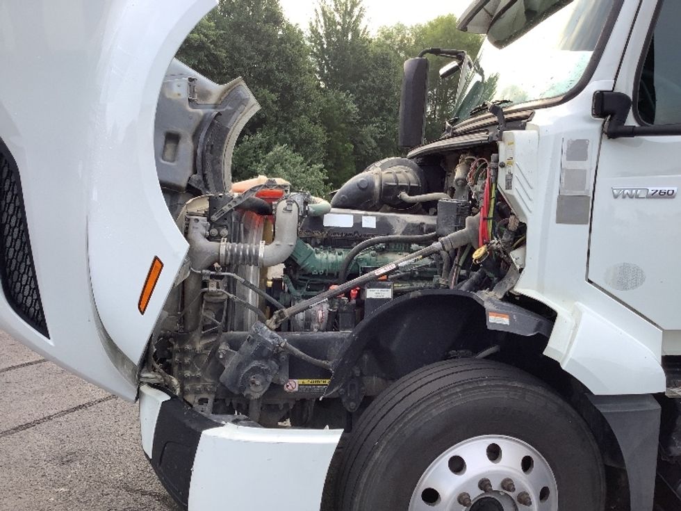 Sleeper Tractor-Heavy Duty Tractors-Volvo-2020-VNL64760-Elizabethtown-KY-621,285\n\t\tmiles-$ 59,500 - Image 21