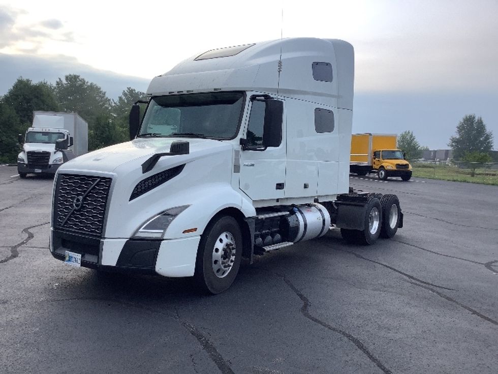 Sleeper Tractor-Heavy Duty Tractors-Volvo-2020-VNL64760-Elizabethtown-KY-621,285\n\t\tmiles-$ 59,500 - Image 3