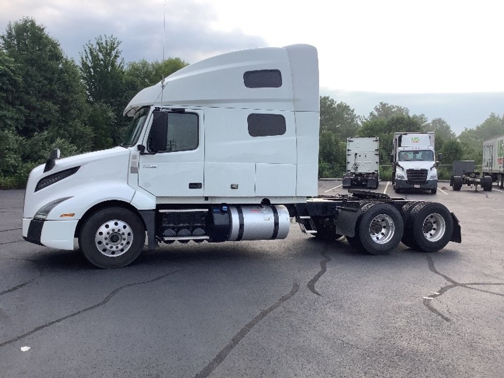 Sleeper Tractor-Heavy Duty Tractors-Volvo-2020-VNL64760-Elizabethtown-KY-621,285\n\t\tmiles-$ 59,500 - Image 4