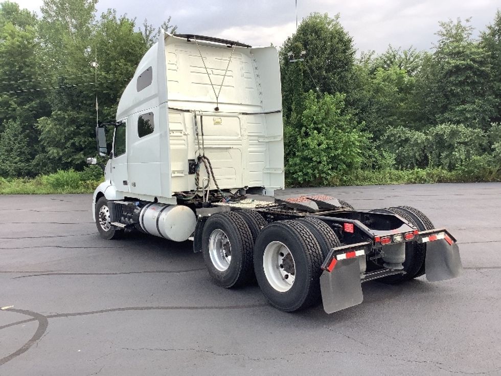 Sleeper Tractor-Heavy Duty Tractors-Volvo-2020-VNL64760-Elizabethtown-KY-621,285\n\t\tmiles-$ 59,500 - Image 5