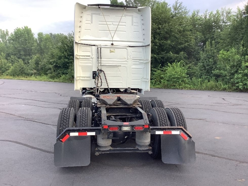 Sleeper Tractor-Heavy Duty Tractors-Volvo-2020-VNL64760-Elizabethtown-KY-621,285\n\t\tmiles-$ 59,500 - Image 6