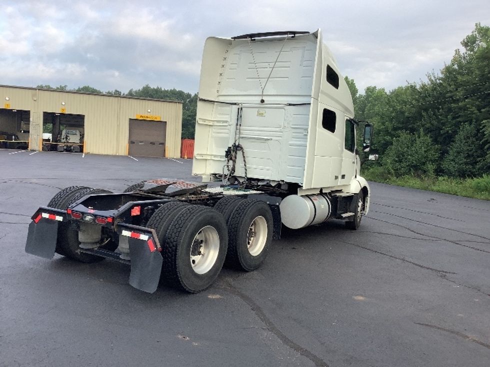 Sleeper Tractor-Heavy Duty Tractors-Volvo-2020-VNL64760-Elizabethtown-KY-621,285\n\t\tmiles-$ 59,500 - Image 7