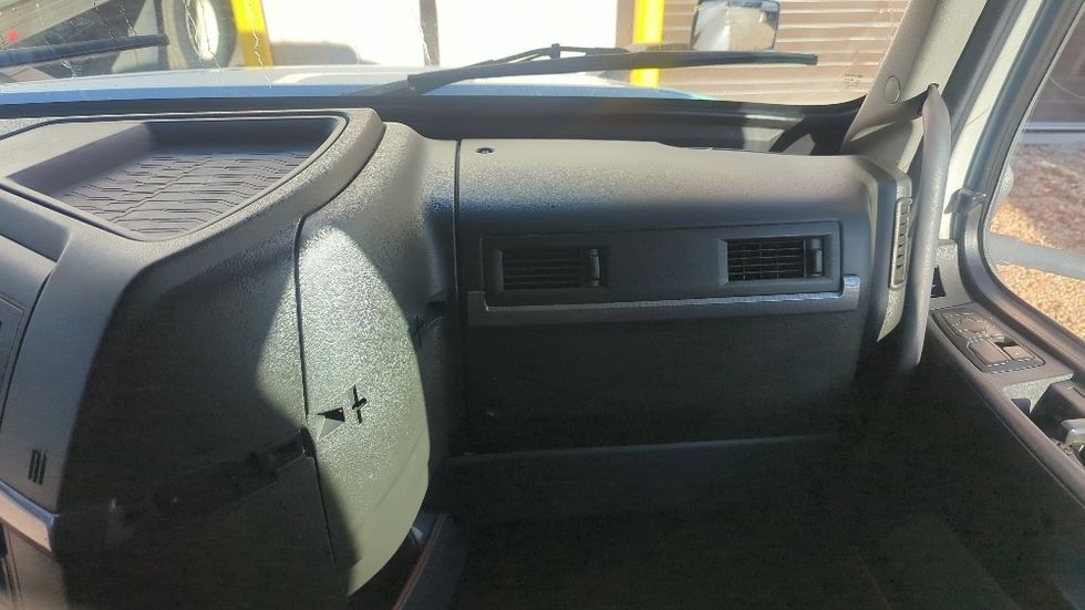 Sleeper Tractor-Heavy Duty Tractors-Volvo-2020-VNL64760-Fitchburg-MA-443,385\n\t\tmiles-$ 64,750 - Image 13