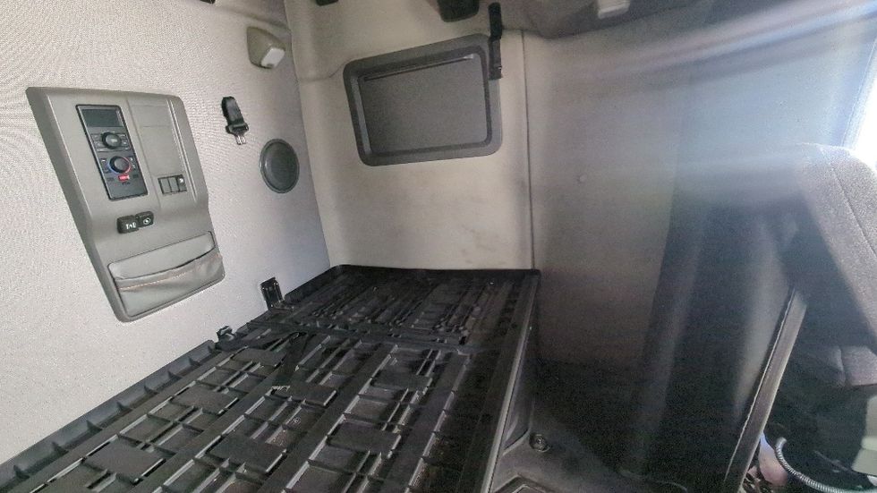 Sleeper Tractor-Heavy Duty Tractors-Volvo-2020-VNL64760-Fitchburg-MA-443,385\n\t\tmiles-$ 64,750 - Image 15