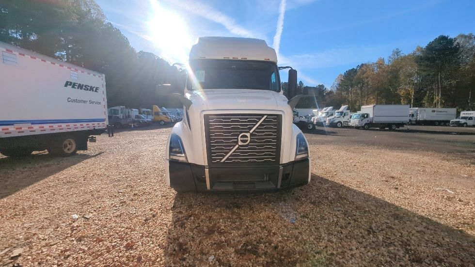 Sleeper Tractor-Heavy Duty Tractors-Volvo-2020-VNL64760-Fitchburg-MA-443,385\n\t\tmiles-$ 64,750 - Image 2
