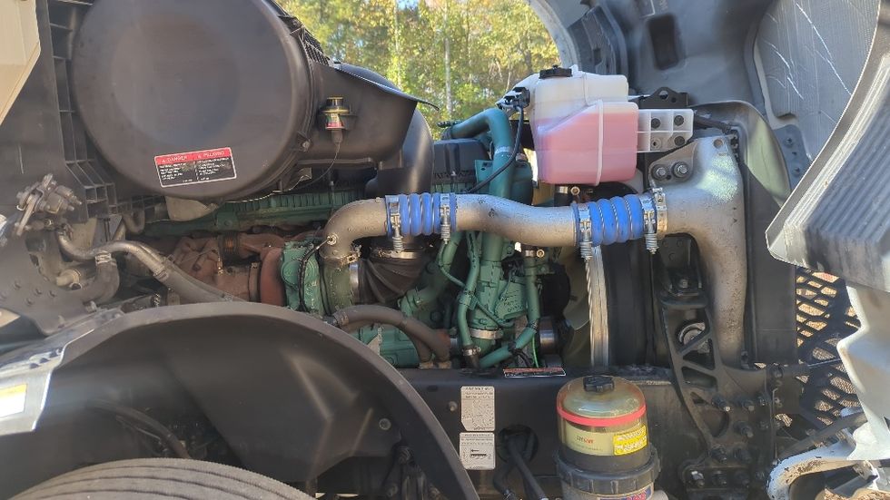 Sleeper Tractor-Heavy Duty Tractors-Volvo-2020-VNL64760-Fitchburg-MA-443,385\n\t\tmiles-$ 64,750 - Image 20