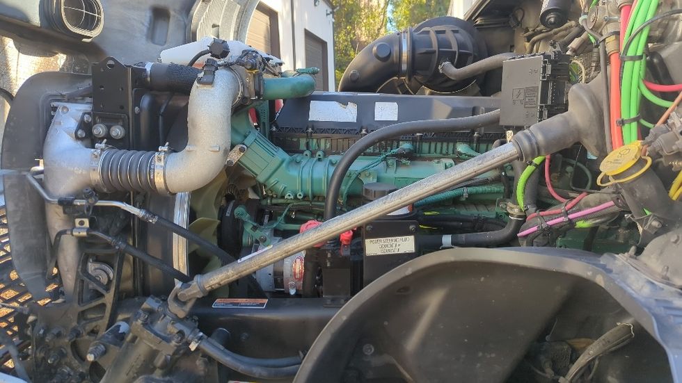 Sleeper Tractor-Heavy Duty Tractors-Volvo-2020-VNL64760-Fitchburg-MA-443,385\n\t\tmiles-$ 64,750 - Image 21