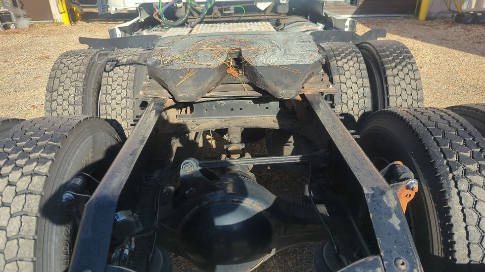 Sleeper Tractor-Heavy Duty Tractors-Volvo-2020-VNL64760-Fitchburg-MA-443,385\n\t\tmiles-$ 64,750 - Image 6