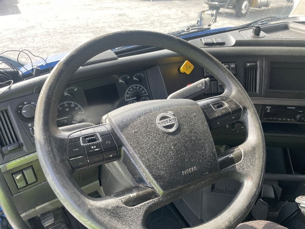 Sleeper Tractor-Heavy Duty Tractors-Volvo-2020-VNL64760-Forest Park-GA-727,567\n\t\tmiles-$ 46,250 - Image 11