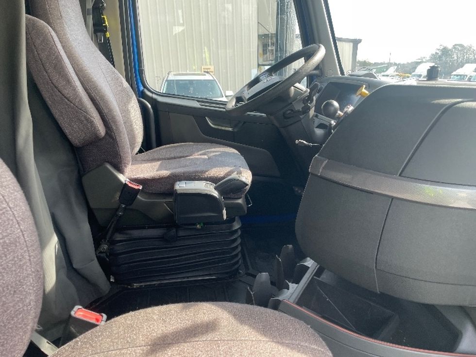 Sleeper Tractor-Heavy Duty Tractors-Volvo-2020-VNL64760-Forest Park-GA-727,567\n\t\tmiles-$ 46,250 - Image 15