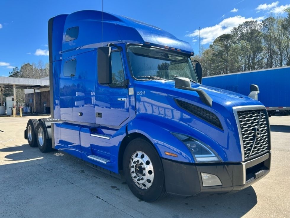 Sleeper Tractor-Heavy Duty Tractors-Volvo-2020-VNL64760-Forest Park-GA-854,419\n\t\tmiles-$ 36,750 - Image 1