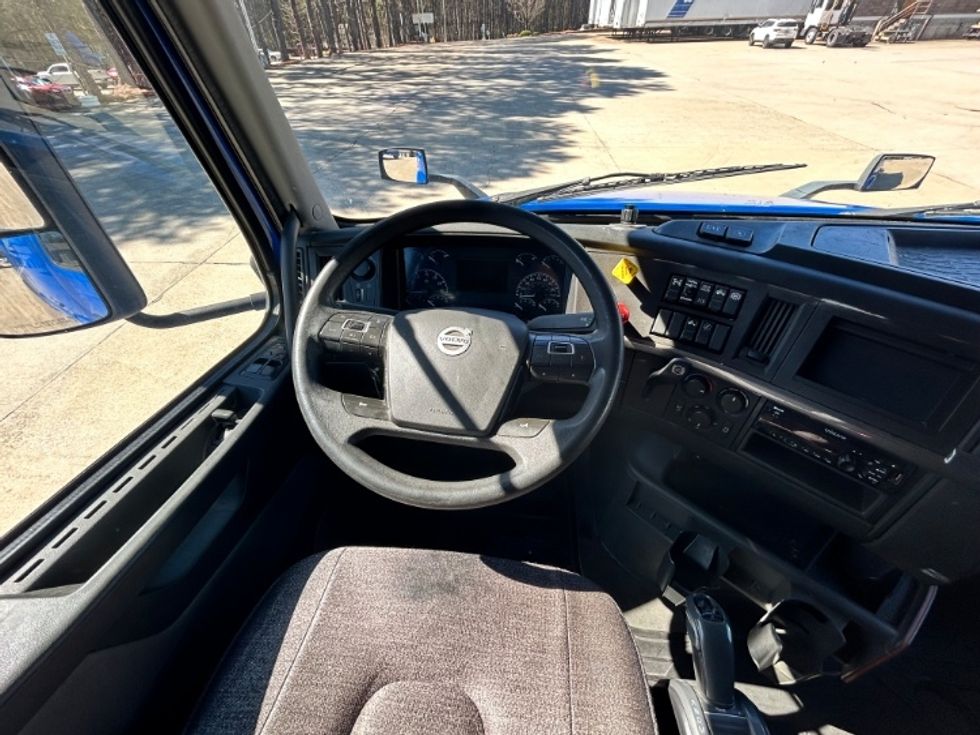 Sleeper Tractor-Heavy Duty Tractors-Volvo-2020-VNL64760-Forest Park-GA-854,419\n\t\tmiles-$ 36,750 - Image 11
